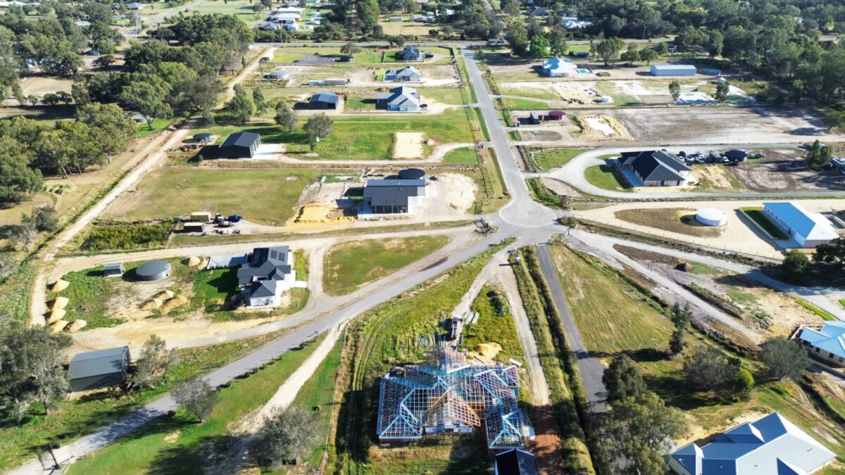 Home construction methods in Perth and Regional WA, including double brick, brick veneer, framed constrcution, and more. Aerial view of an integrated frame construction of a home in regional WA. Built by WA Country Builders.